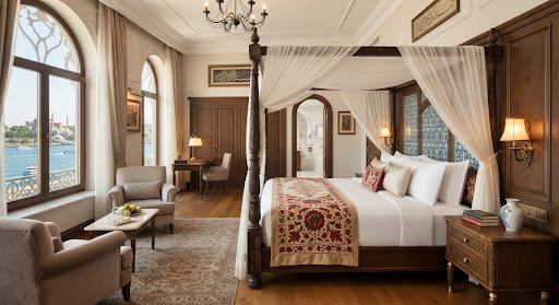 King size yataklı deluxe oda, el dokuması Türk tekstilleri